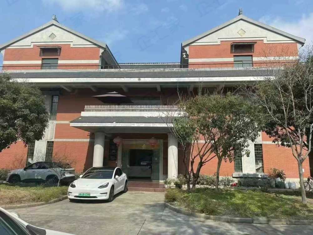 一楼80平方,三楼650平方