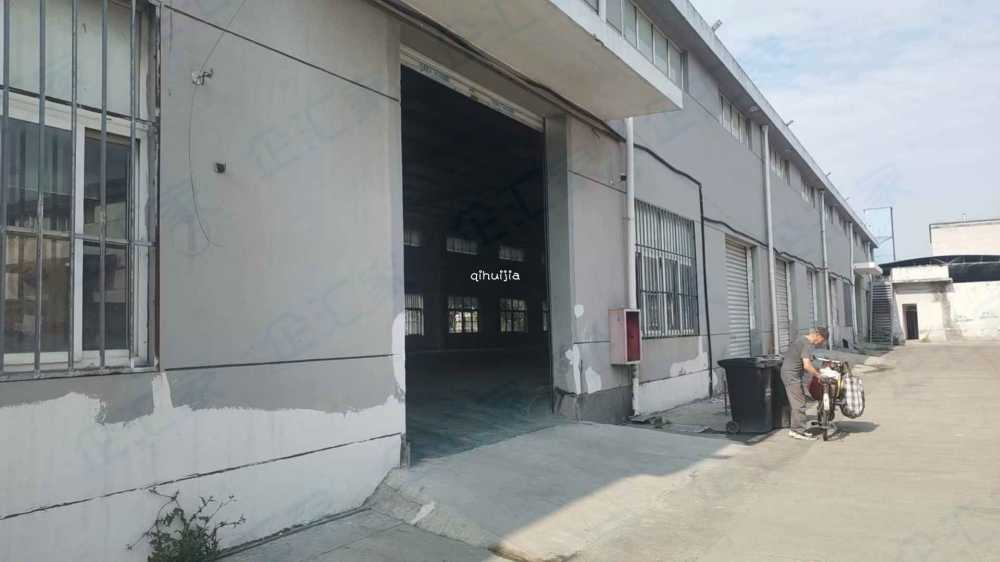 独门独院,有牛腿可架行车
