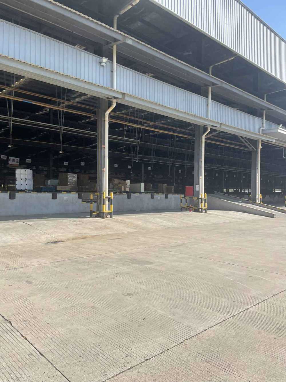 高平台仓库,层高12米,独立宿舍