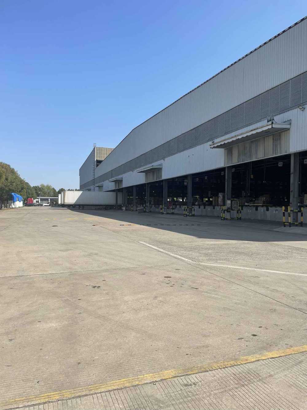 高平台仓库,层高12米,独立宿舍