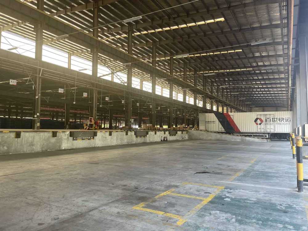 高平台仓库,层高12米,独立宿舍