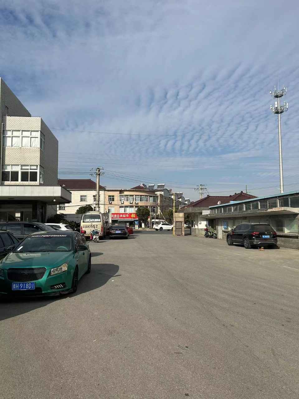 两部行车,机械性厂房,大车好进出