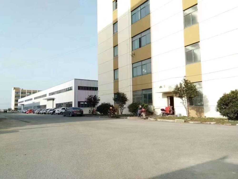 层高4.5,承重500公斤,消防等级丙二类喷淋