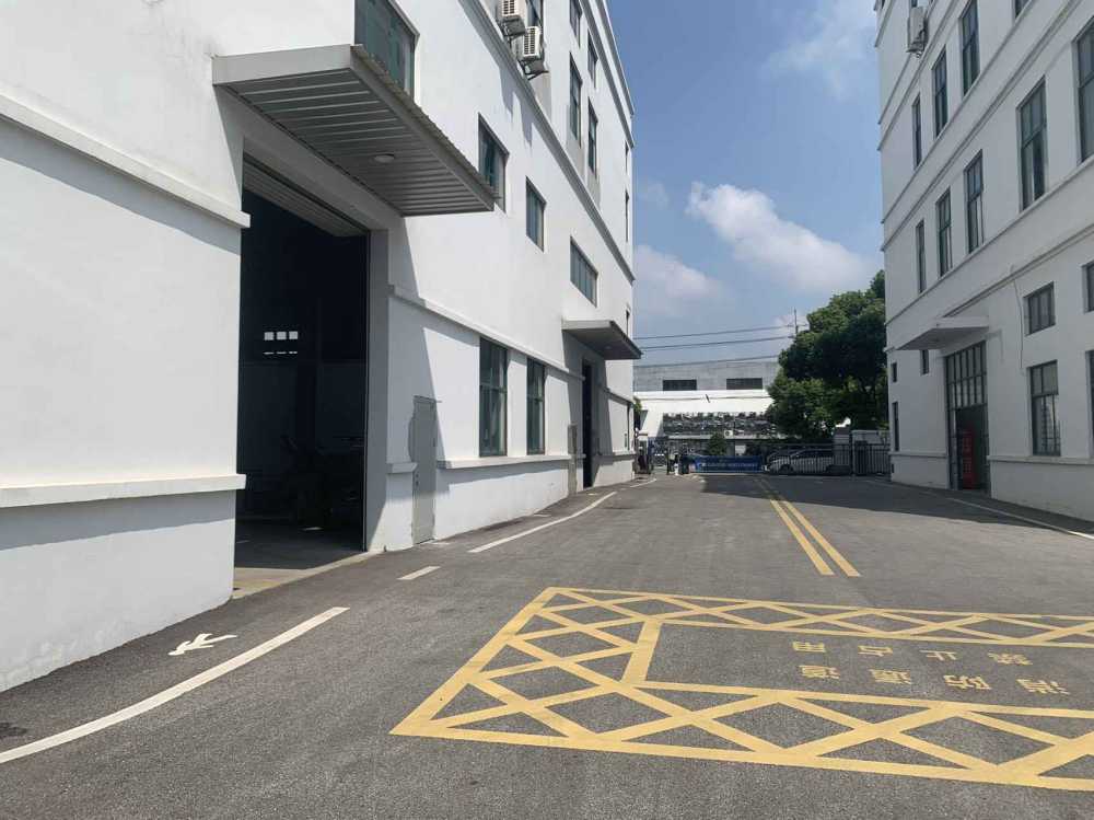 层高9米,行车5吨