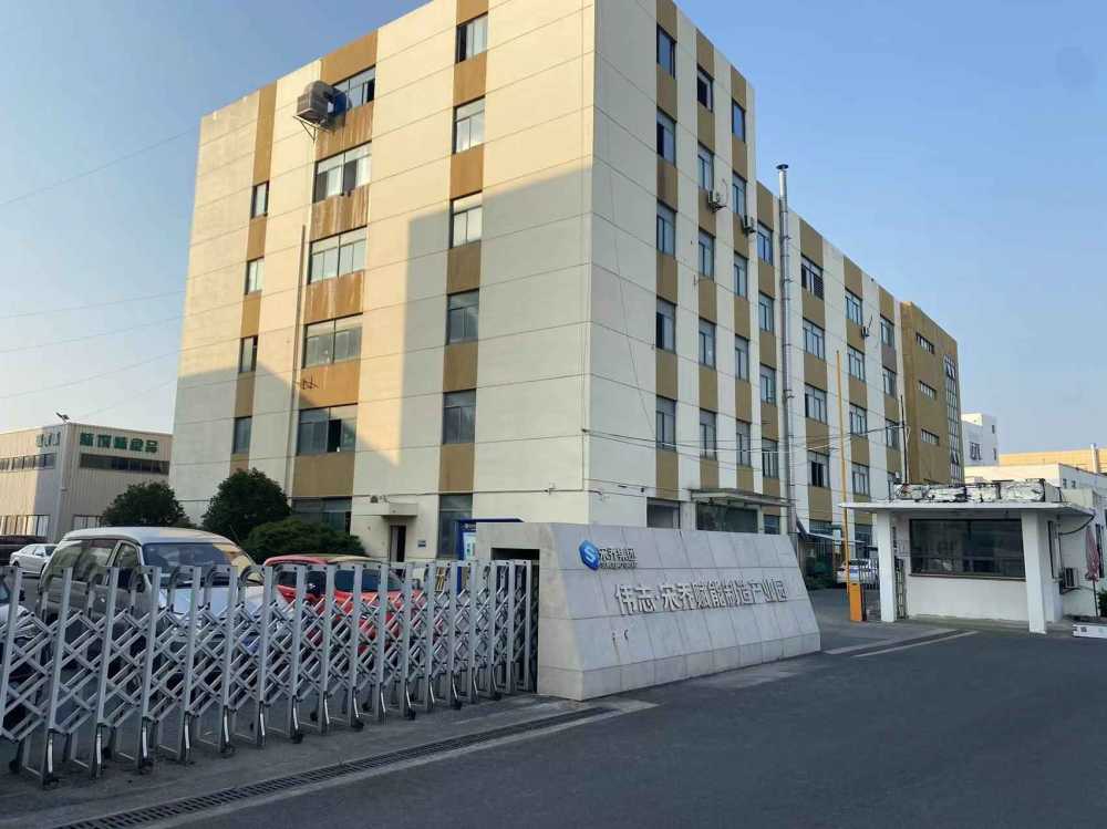 层高4.5,承重500公斤,消防等级丙二类喷淋
