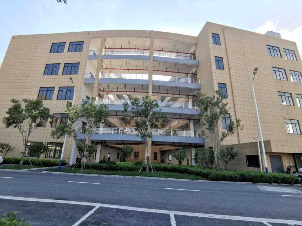 立柱横向8米,层高5米
