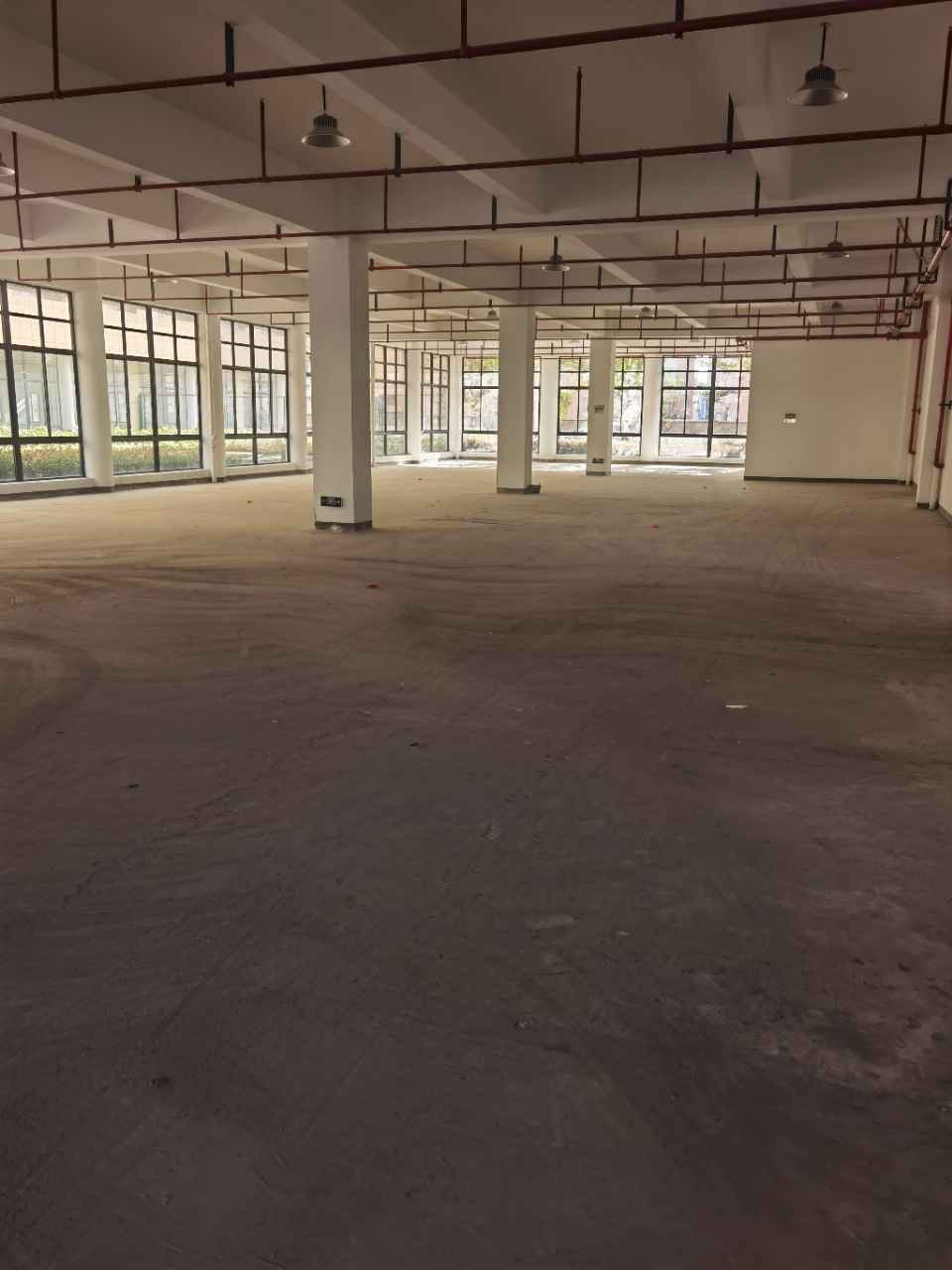 立柱横向8米,层高5米