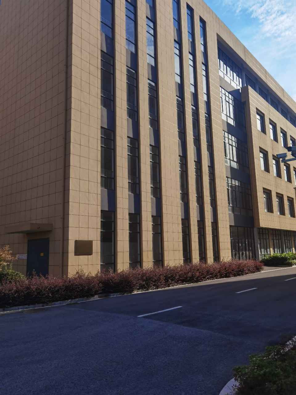 立柱横向8米,层高5米