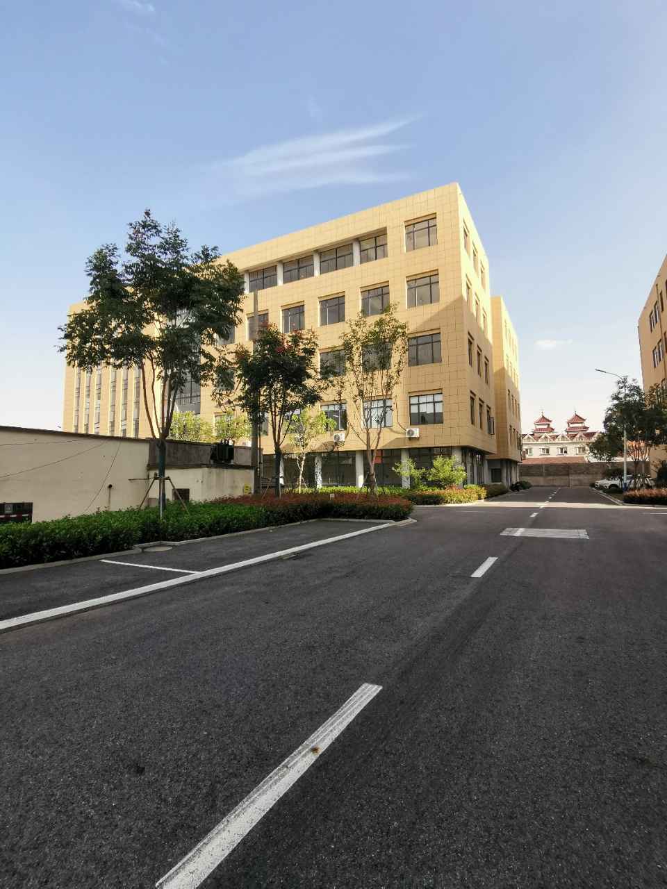 立柱横向8米,层高5米