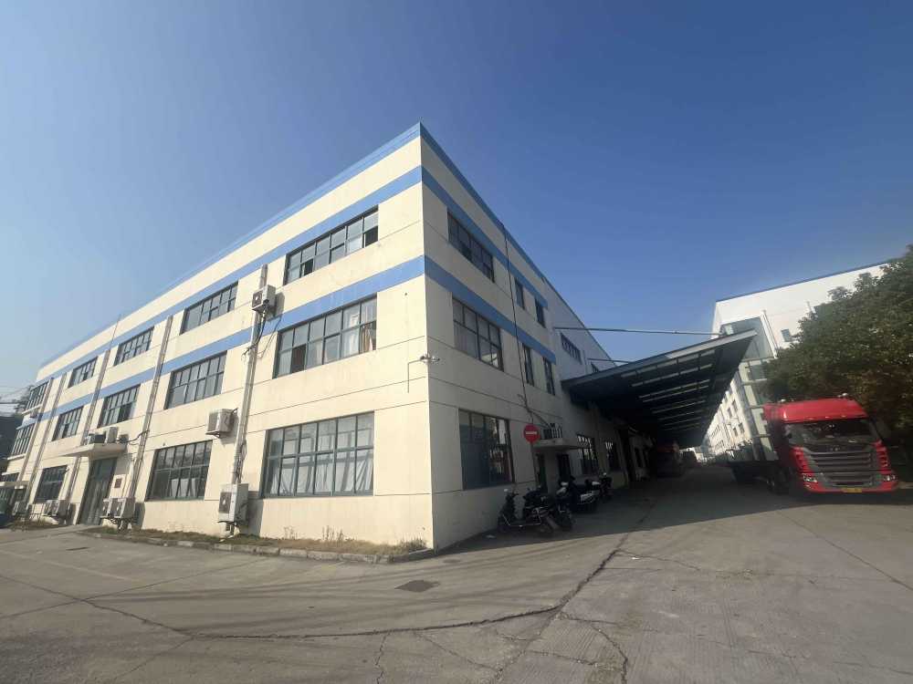 层高10米,可架行车,带办公楼