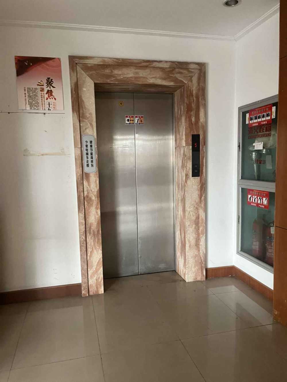 货梯2吨 ,园区食堂