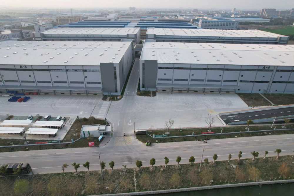 周边产业聚集,双层坡道库