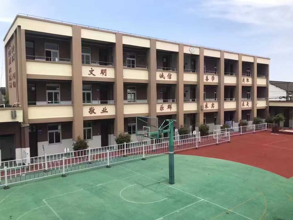 独门独院,场地大