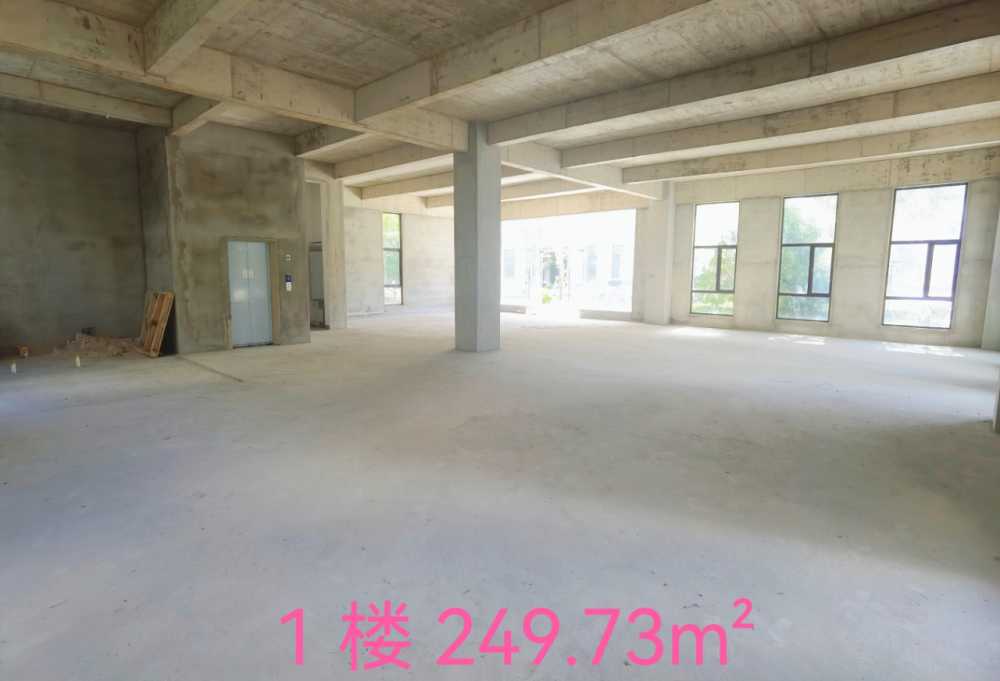 自带地下室,天然气，