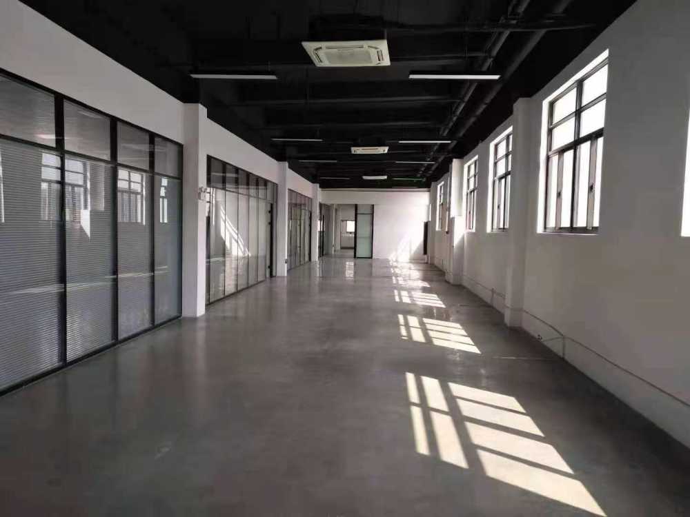 火车头式园区，金刚砂固化地坪，,丙二类消防，