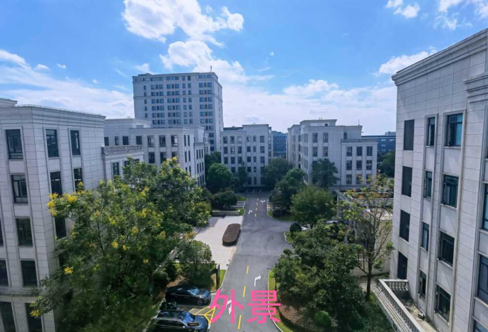 自带地下室,天然气，