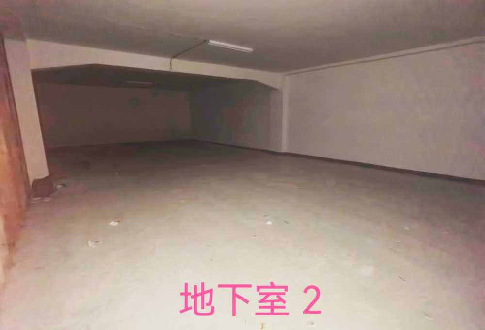 自带地下室,天然气，