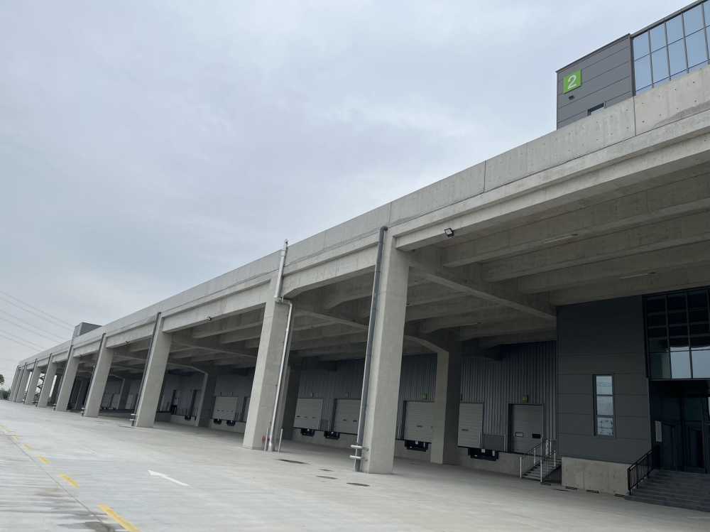 仓储，可分租，,丙二类消防，,双层坡道