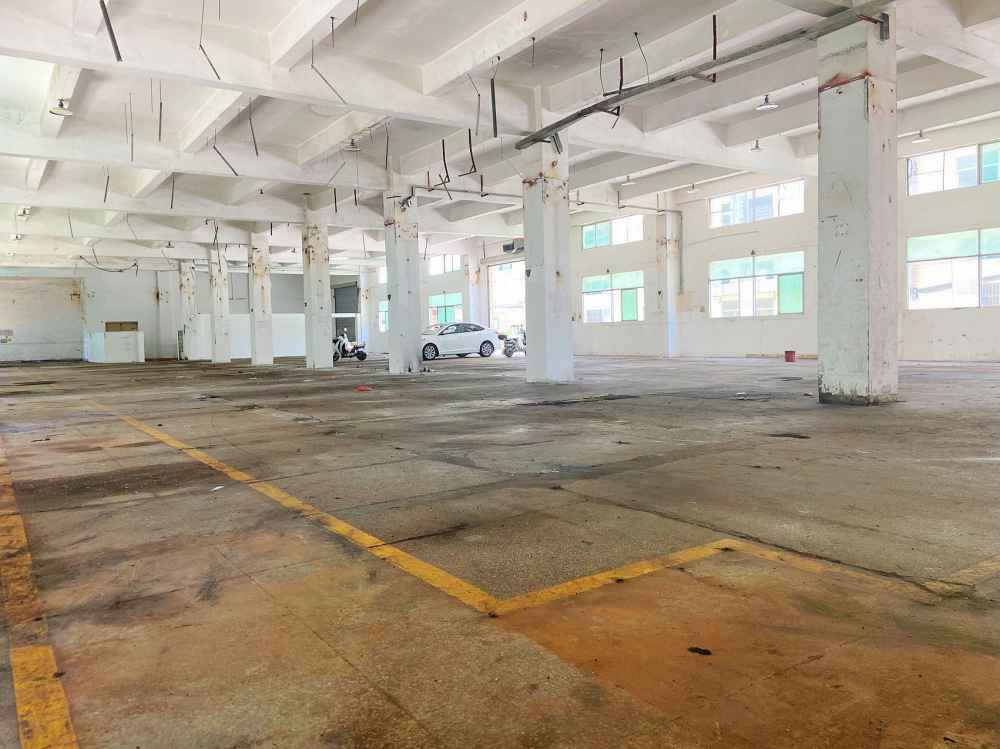 周边配套设施齐全,距离地铁口800米