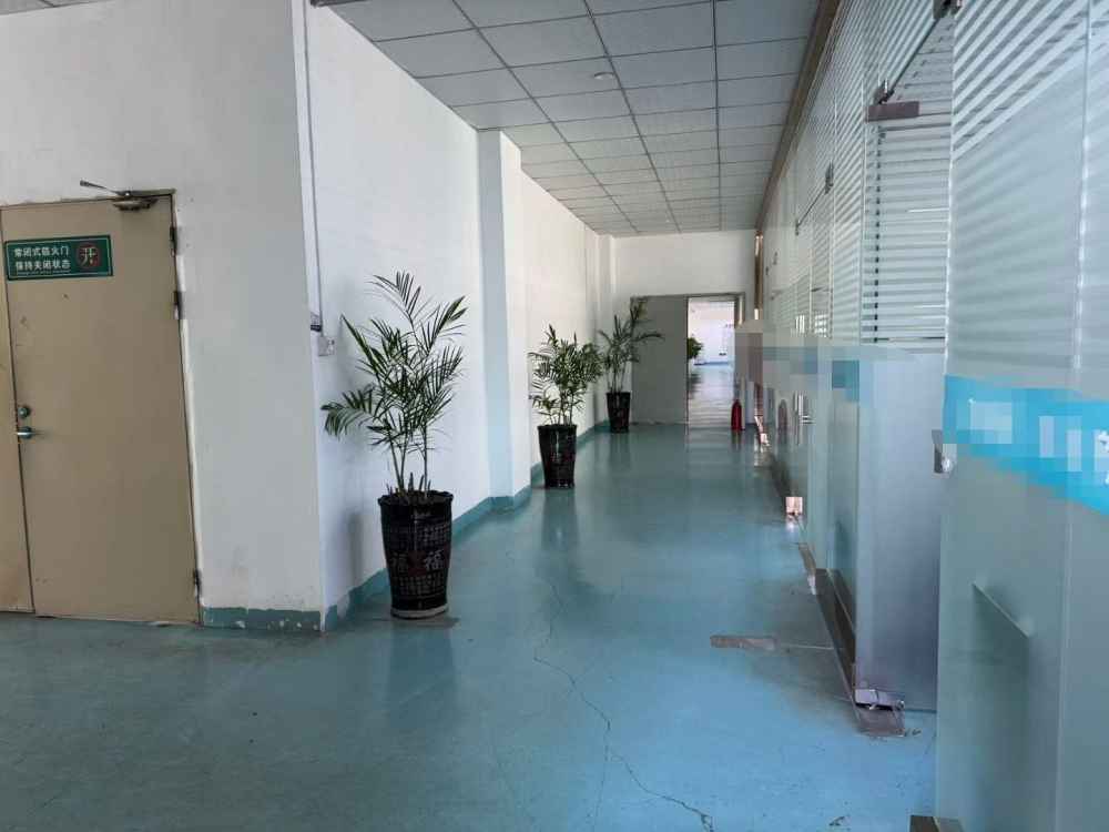 周边配套设施齐全,距离地铁口800米