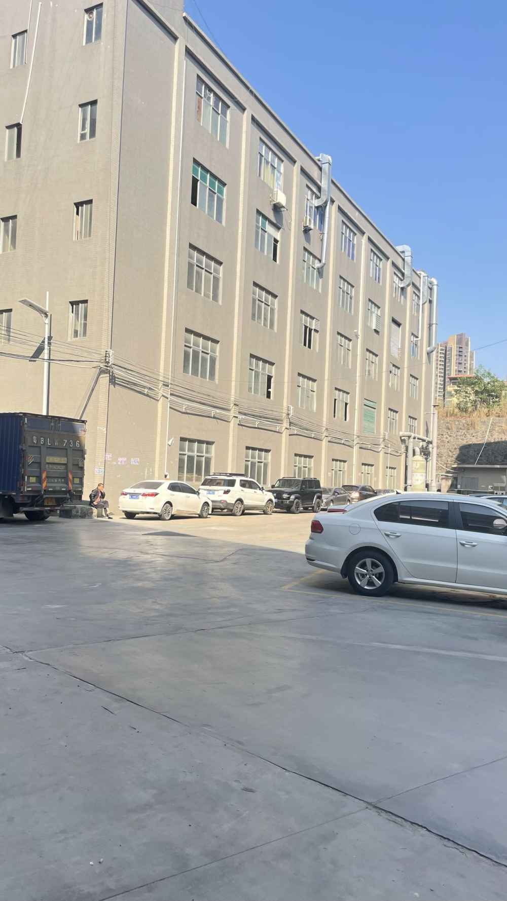 配电2000KVA,距外环高速出口2公里