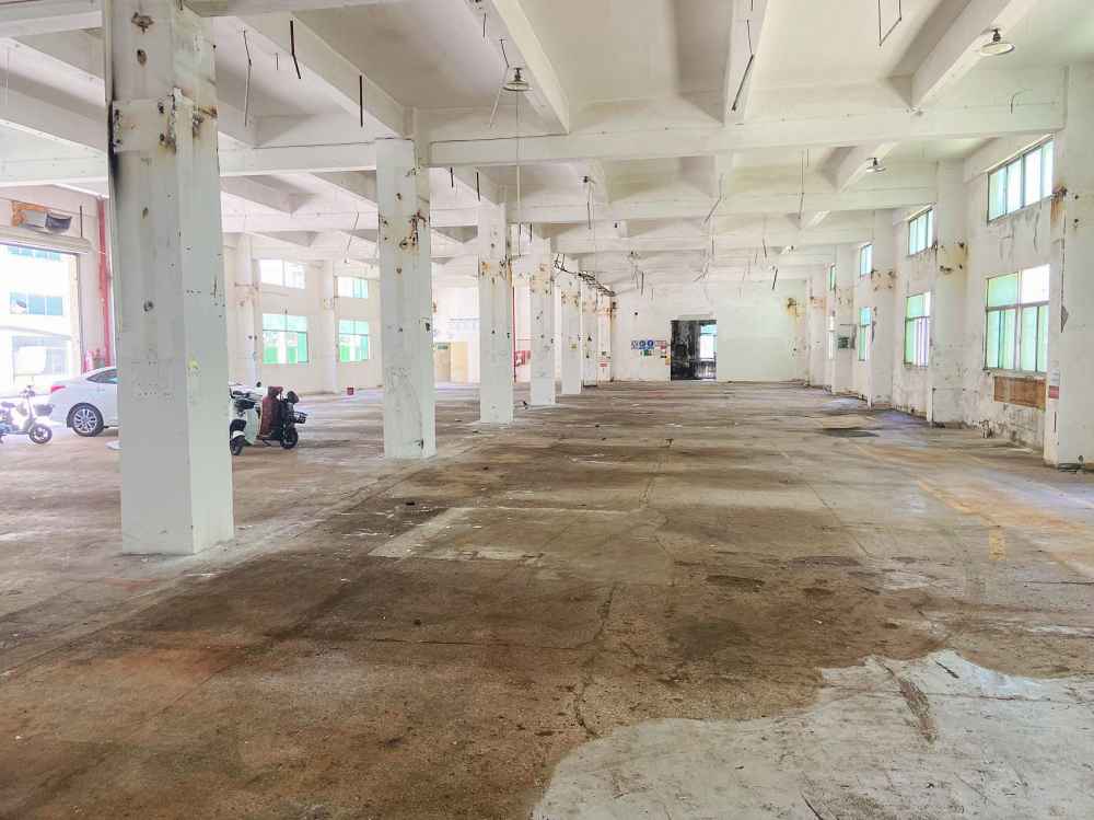 周边配套设施齐全,距离地铁口800米