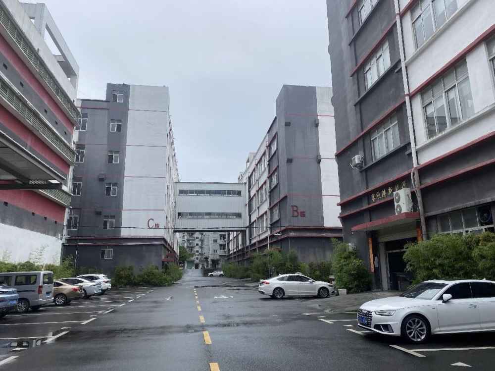 独门独院,空地大
