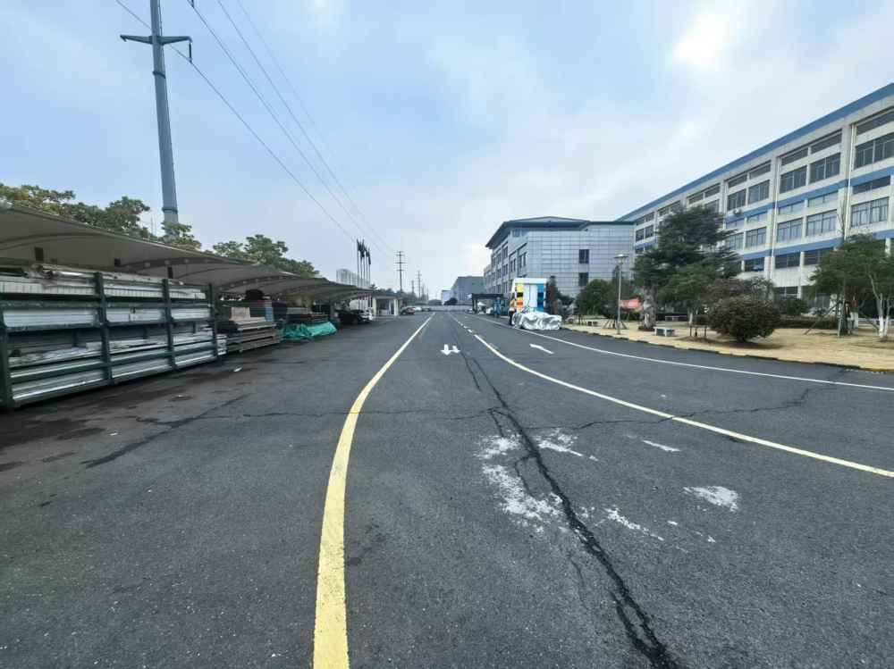 环氧地坪，带行车，精装办公室