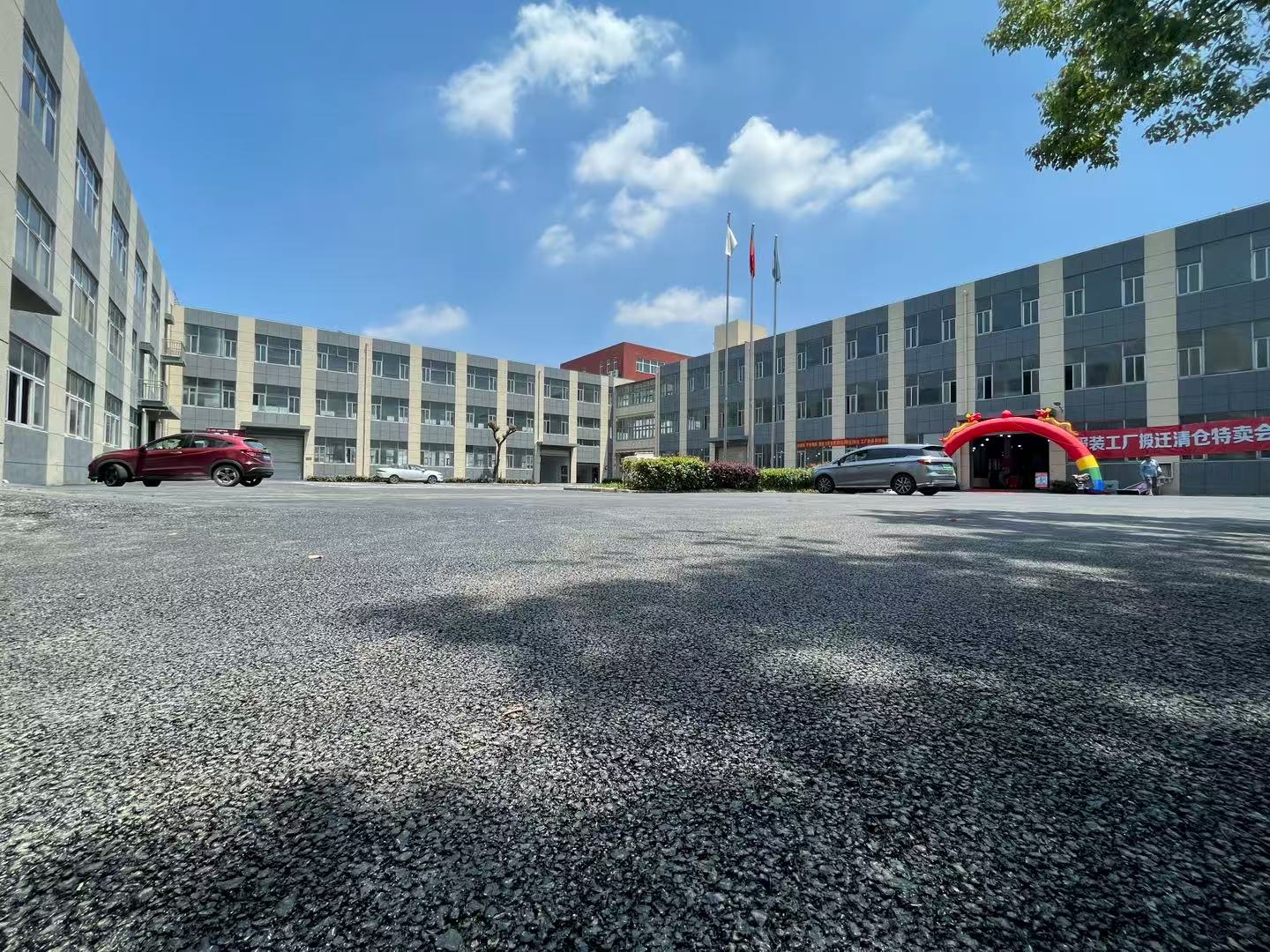 独门独院，场地大，证件齐全