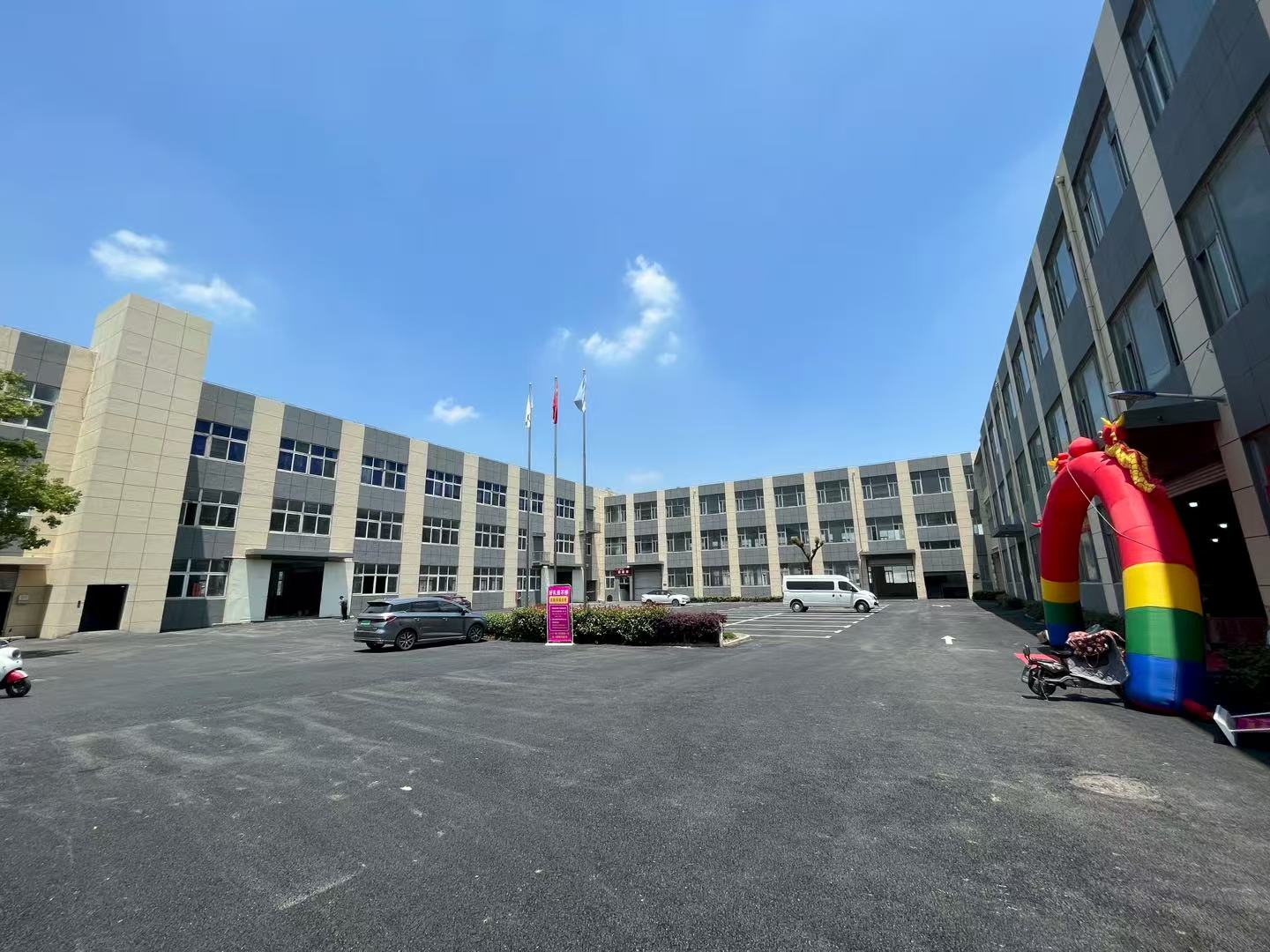 独门独院，场地大，证件齐全