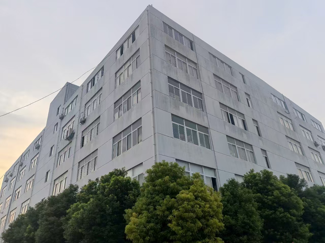 多层，独门独院，场地大