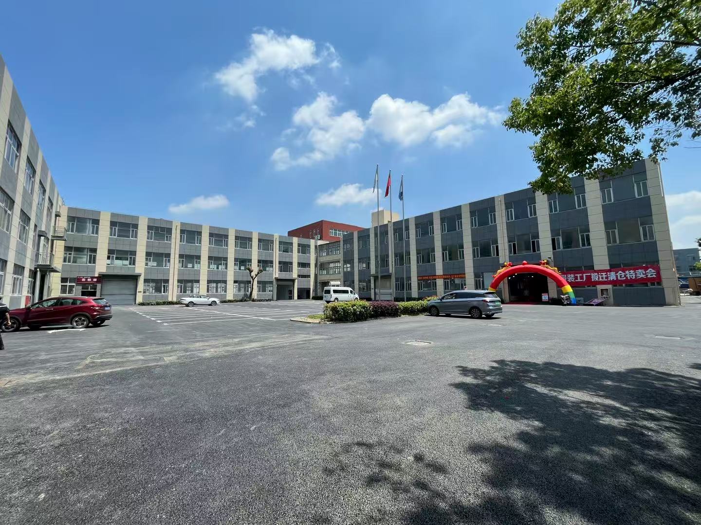 独门独院，场地大，证件齐全