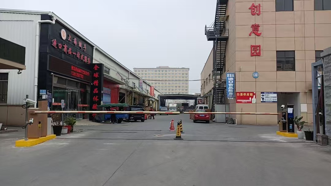 精装办公，单层厂房，交通方便